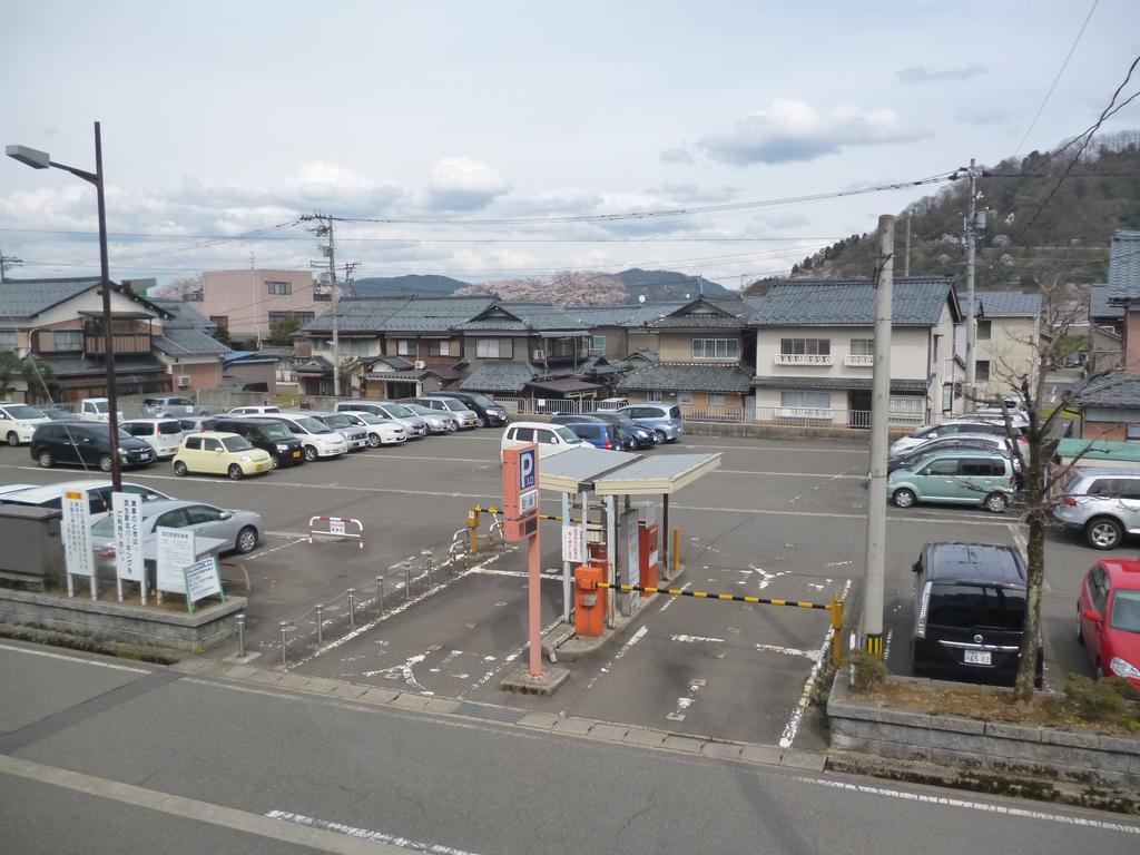 ３　駅東駐車場（時間制）