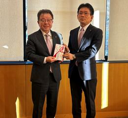 寄附贈呈式（カラヤR7）